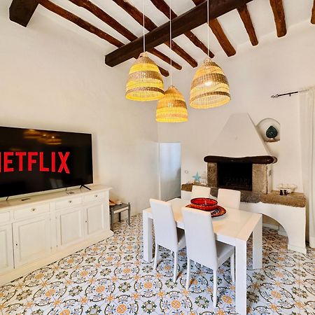 Villa Pomelia, Villa Nel Corso Di Santa Marina Salina A 50 Mt Dal Mare エクステリア 写真